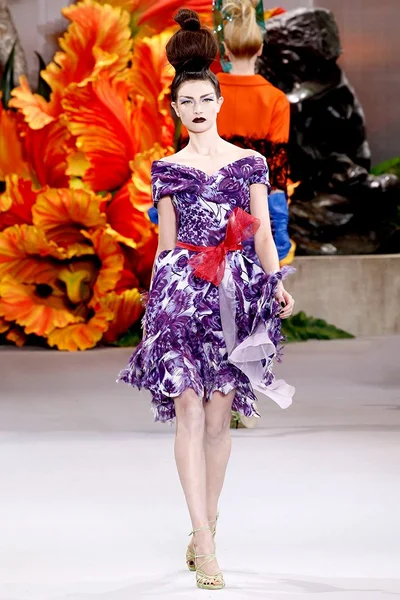 Look 10